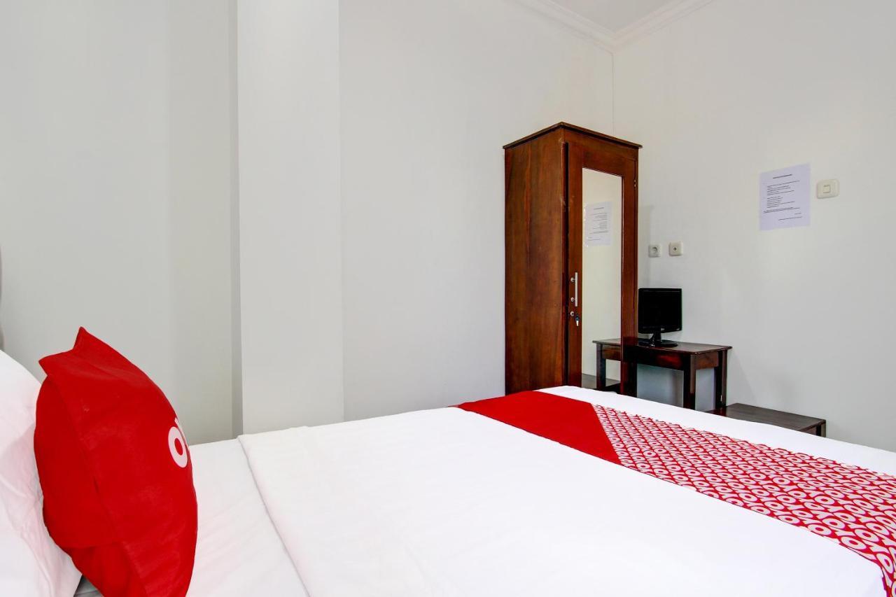 Oyo 92479 Pasadena House Hotel Семаранг Екстериор снимка