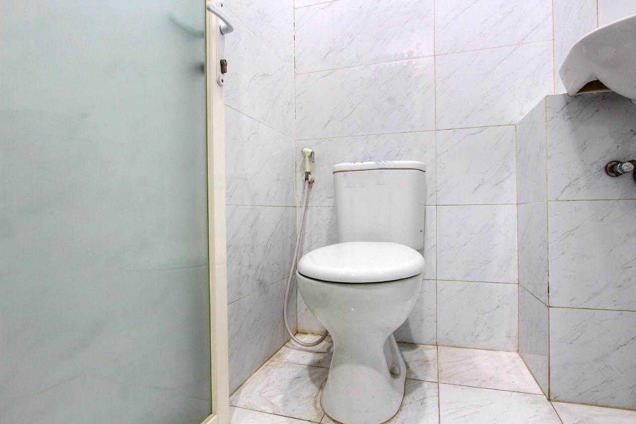 Oyo 92479 Pasadena House Hotel Krapyak Екстериор снимка