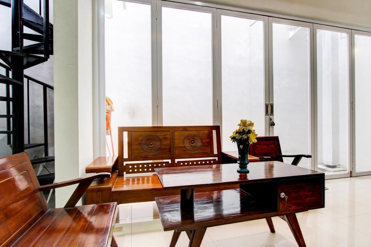Oyo 92479 Pasadena House Hotel Krapyak Екстериор снимка