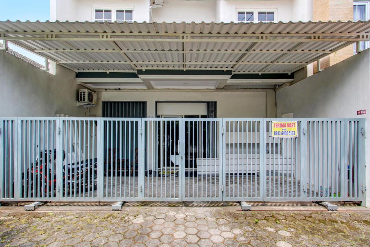 Oyo 92479 Pasadena House Hotel Krapyak Екстериор снимка