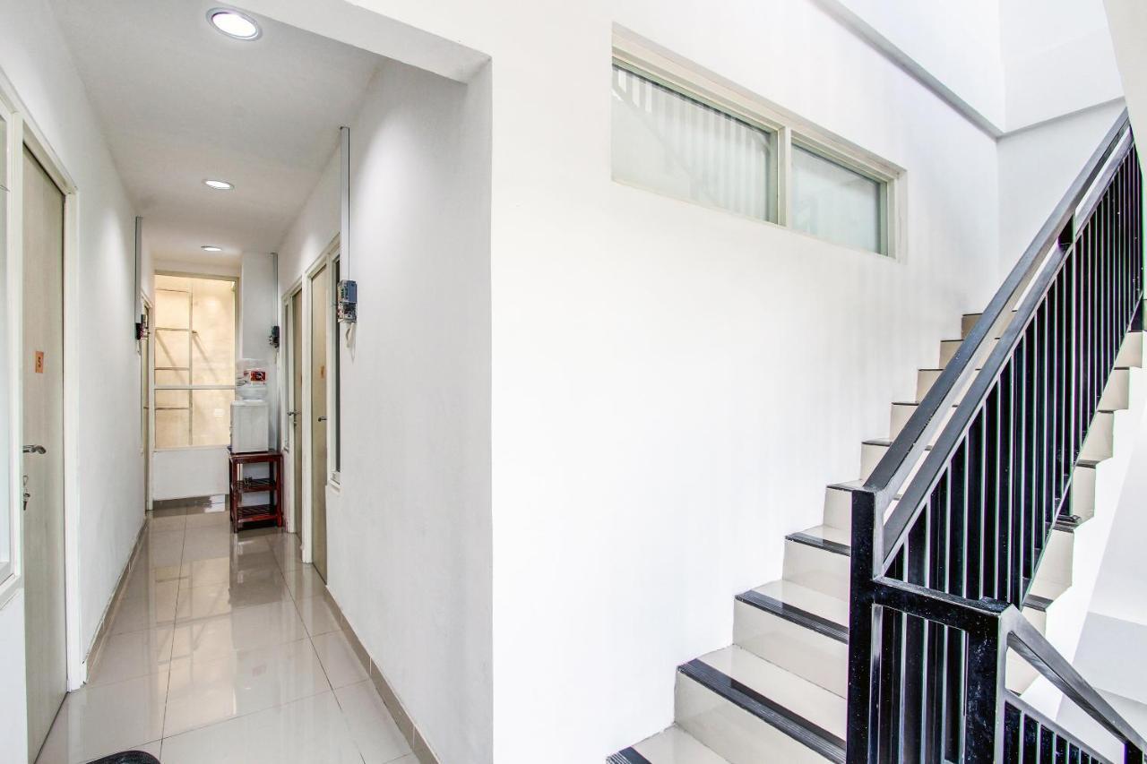Oyo 92479 Pasadena House Hotel Krapyak Екстериор снимка